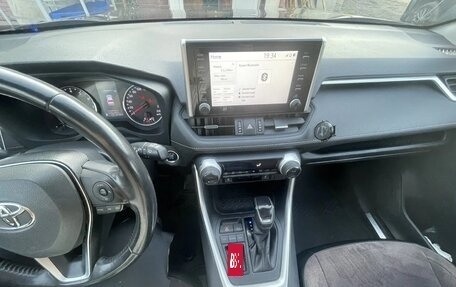 Toyota RAV4, 2020 год, 3 200 000 рублей, 5 фотография