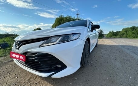 Toyota Camry, 2018 год, 2 350 000 рублей, 4 фотография