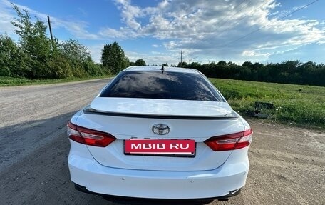 Toyota Camry, 2018 год, 2 350 000 рублей, 2 фотография