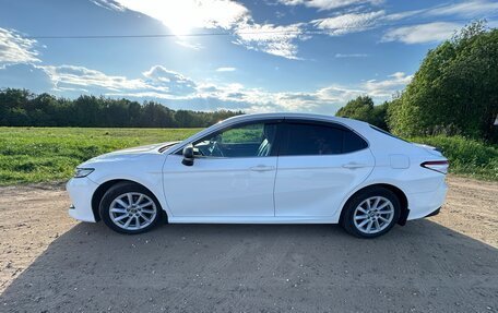 Toyota Camry, 2018 год, 2 350 000 рублей, 9 фотография