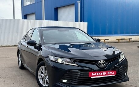 Toyota Camry, 2019 год, 2 130 000 рублей, 2 фотография