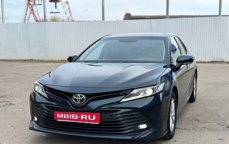 Toyota Camry, 2019 год, 2 130 000 рублей, 3 фотография
