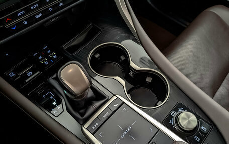 Lexus RX IV рестайлинг, 2020 год, 4 850 000 рублей, 25 фотография