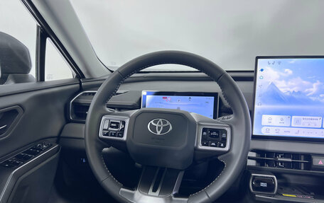 Toyota RAV4, 2026 год, 4 299 000 рублей, 26 фотография