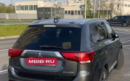 Mitsubishi Outlander III рестайлинг 3, 2018 год, 2 190 000 рублей, 3 фотография