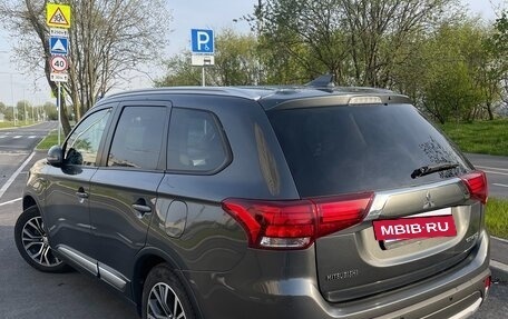 Mitsubishi Outlander III рестайлинг 3, 2018 год, 2 190 000 рублей, 4 фотография