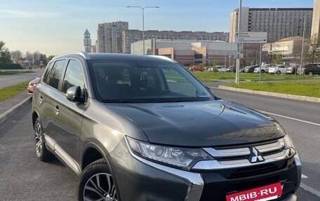 Mitsubishi Outlander III рестайлинг 3, 2018 год, 2 190 000 рублей, 2 фотография