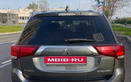 Mitsubishi Outlander III рестайлинг 3, 2018 год, 2 190 000 рублей, 6 фотография