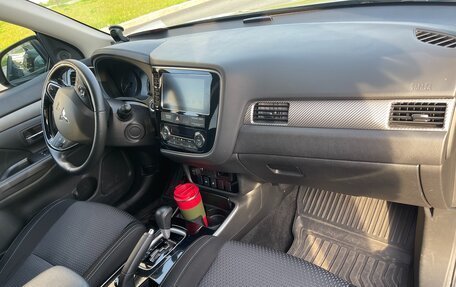 Mitsubishi Outlander III рестайлинг 3, 2018 год, 2 190 000 рублей, 12 фотография