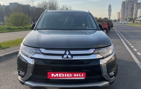 Mitsubishi Outlander III рестайлинг 3, 2018 год, 2 190 000 рублей, 5 фотография