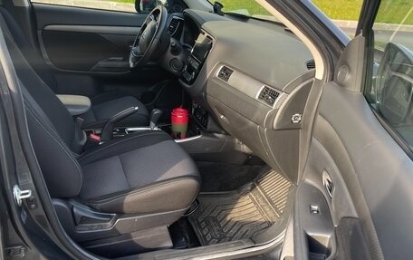 Mitsubishi Outlander III рестайлинг 3, 2018 год, 2 190 000 рублей, 11 фотография