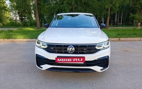 Volkswagen Tiguan II, 2021 год, 4 400 000 рублей, 2 фотография