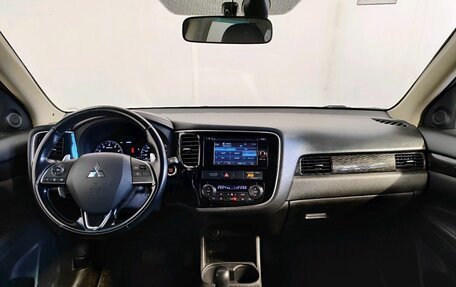 Mitsubishi Outlander III рестайлинг 3, 2016 год, 2 189 000 рублей, 8 фотография