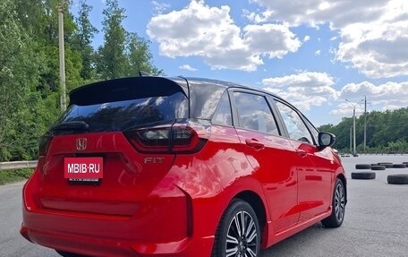Honda Fit, 2020 год, 1 750 000 рублей, 3 фотография