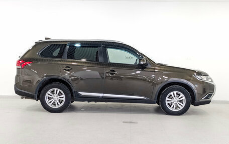 Mitsubishi Outlander III рестайлинг 3, 2017 год, 1 890 000 рублей, 4 фотография