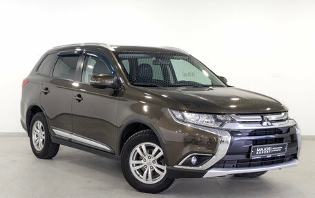 Mitsubishi Outlander III рестайлинг 3, 2017 год, 1 890 000 рублей, 3 фотография