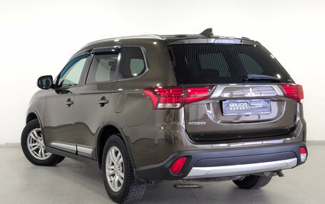 Mitsubishi Outlander III рестайлинг 3, 2017 год, 1 890 000 рублей, 7 фотография