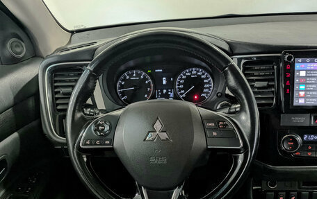 Mitsubishi Outlander III рестайлинг 3, 2017 год, 1 890 000 рублей, 22 фотография
