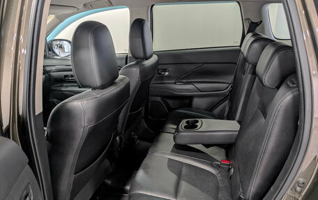 Mitsubishi Outlander III рестайлинг 3, 2017 год, 1 890 000 рублей, 18 фотография
