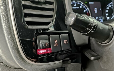 Mitsubishi Outlander III рестайлинг 3, 2017 год, 1 890 000 рублей, 21 фотография