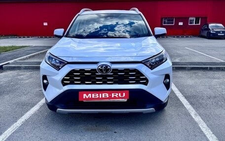 Toyota RAV4, 2021 год, 3 590 000 рублей, 2 фотография