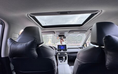 Toyota RAV4, 2021 год, 3 590 000 рублей, 8 фотография