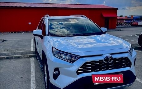 Toyota RAV4, 2021 год, 3 590 000 рублей, 3 фотография