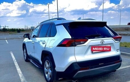 Toyota RAV4, 2021 год, 3 590 000 рублей, 6 фотография