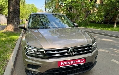 Volkswagen Tiguan II, 2018 год, 2 700 000 рублей, 3 фотография