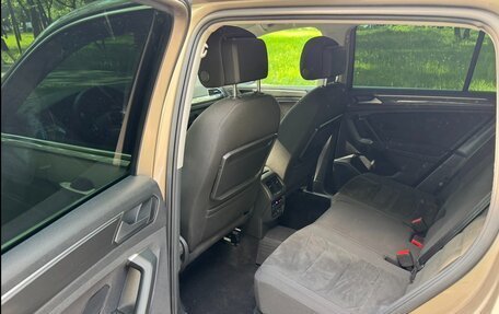Volkswagen Tiguan II, 2018 год, 2 700 000 рублей, 20 фотография