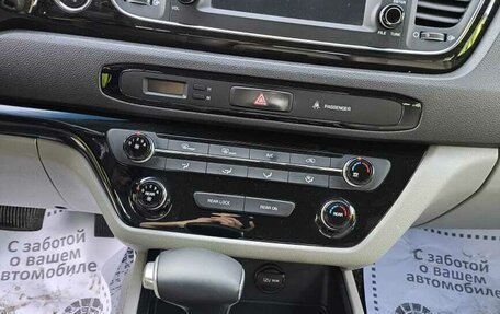 KIA Carnival III, 2018 год, 2 800 000 рублей, 11 фотография