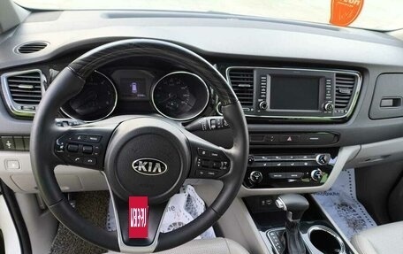 KIA Carnival III, 2018 год, 2 800 000 рублей, 9 фотография