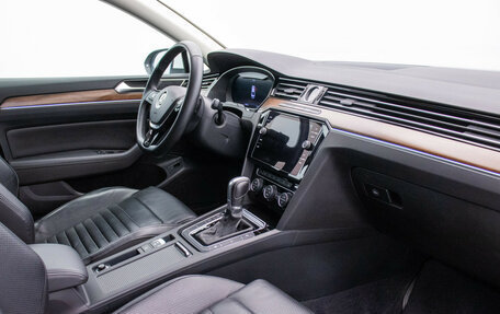 Volkswagen Passat B8 рестайлинг, 2018 год, 2 450 000 рублей, 9 фотография