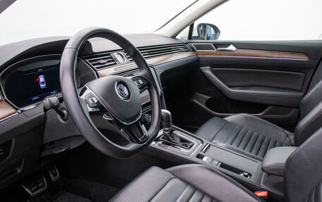 Volkswagen Passat B8 рестайлинг, 2018 год, 2 450 000 рублей, 10 фотография