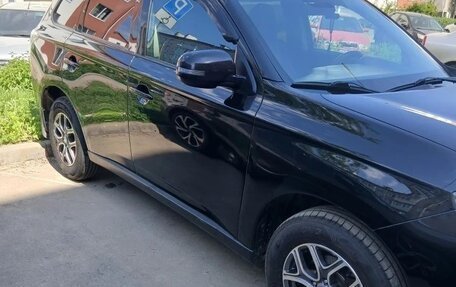 Mitsubishi Outlander III рестайлинг 3, 2013 год, 1 050 000 рублей, 2 фотография