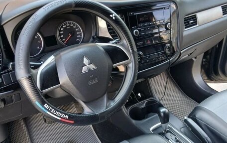 Mitsubishi Outlander III рестайлинг 3, 2013 год, 1 050 000 рублей, 8 фотография