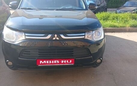 Mitsubishi Outlander III рестайлинг 3, 2013 год, 1 050 000 рублей, 3 фотография