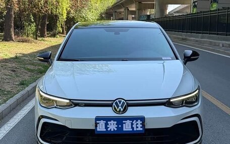 Volkswagen Golf VIII, 2022 год, 1 680 000 рублей, 2 фотография