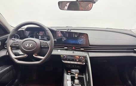 Hyundai Elantra, 2023 год, 1 923 600 рублей, 16 фотография