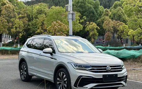 Volkswagen Tiguan II, 2023 год, 4 090 013 рублей, 3 фотография