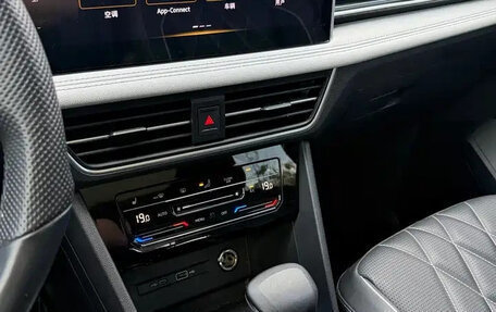 Volkswagen Tiguan II, 2023 год, 4 090 013 рублей, 12 фотография