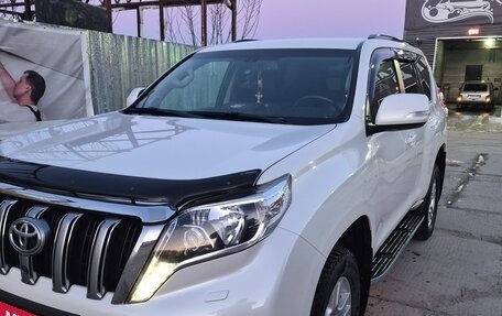 Toyota Land Cruiser Prado 150 рестайлинг 2, 2015 год, 3 650 000 рублей, 6 фотография