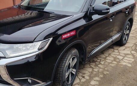 Mitsubishi Outlander III рестайлинг 3, 2015 год, 1 785 000 рублей, 3 фотография