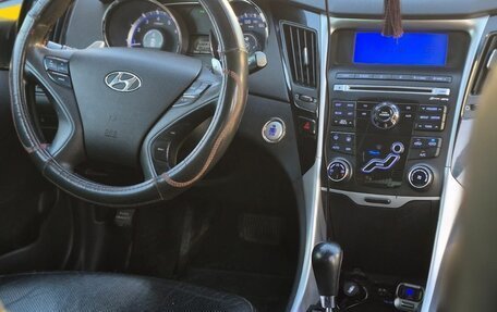 Hyundai Sonata VI, 2010 год, 999 999 рублей, 4 фотография