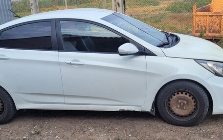 Hyundai Solaris II рестайлинг, 2013 год, 460 000 рублей, 2 фотография