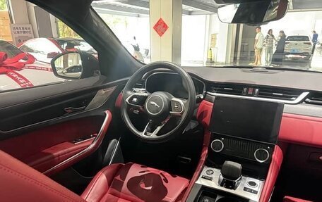 Jaguar F-Pace, 2024 год, 4 720 000 рублей, 30 фотография