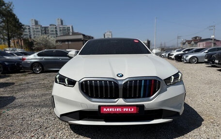 BMW 5 серия, 2024 год, 6 235 000 рублей, 2 фотография