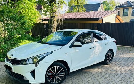 KIA Rio IV, 2021 год, 880 000 рублей, 1 фотография