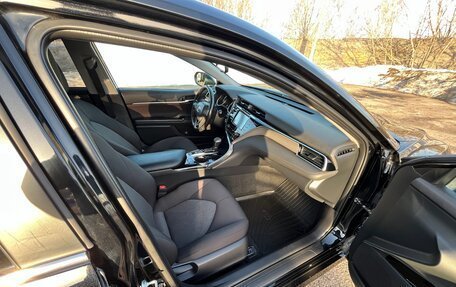 Toyota Camry, 2020 год, 2 350 000 рублей, 7 фотография