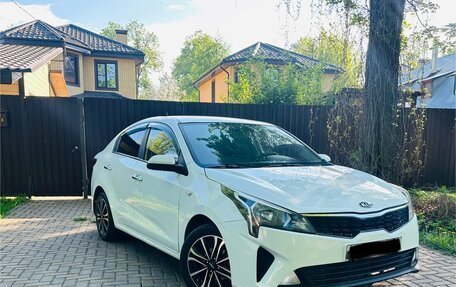 KIA Rio IV, 2021 год, 880 000 рублей, 2 фотография